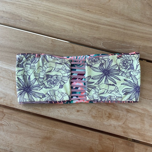 Maaji strapless and reversible bikini top size medium - Picture 4 of 4